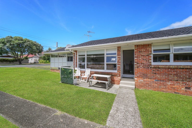 6/2 Saltburn Road, Milford, Auckland - Carousel 1