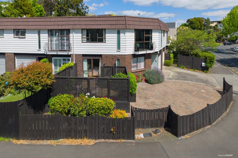 2/47 Vale Road, St Heliers, Auckland - Carousel 1
