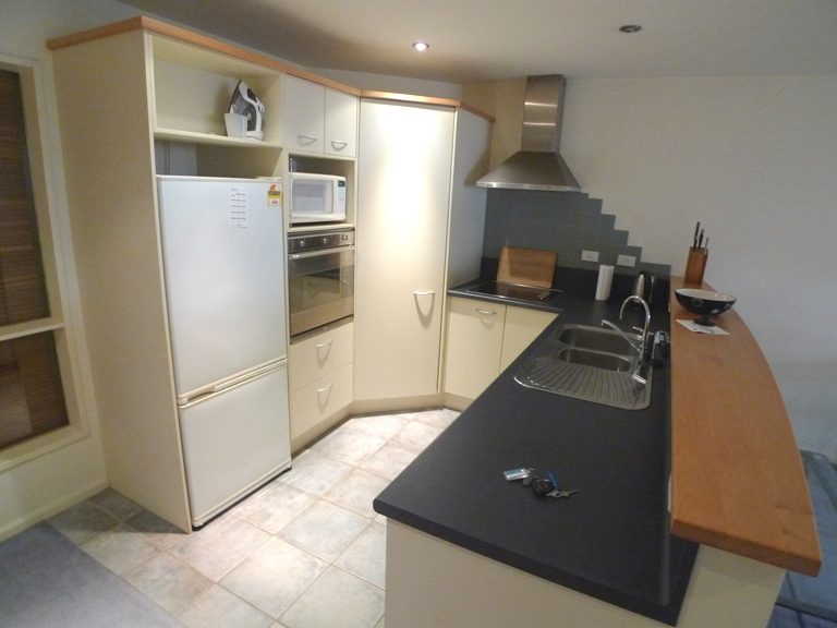 4D/5 Kent Terrace, Mount Victoria, Wellington - Carousel 2