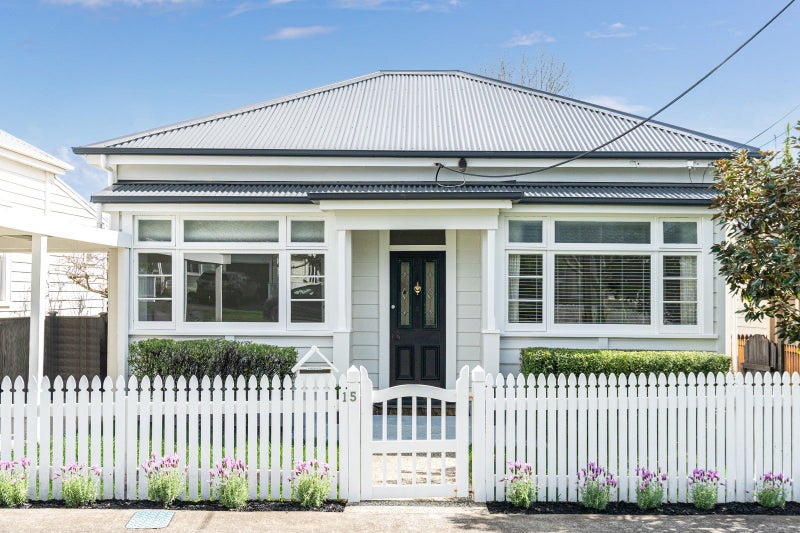 15 Kiwi Road, Stanley Point, Auckland - Carousel 1