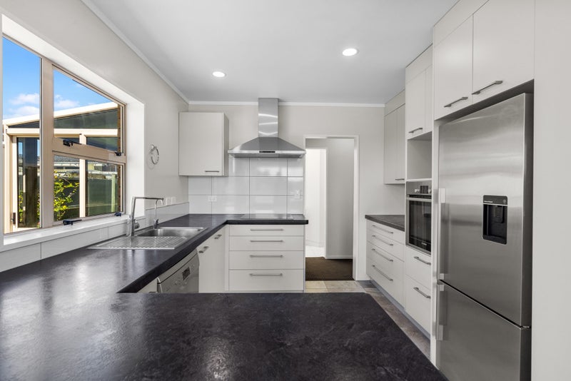 20B Laing Place, Otumoetai, Tauranga - Carousel 1