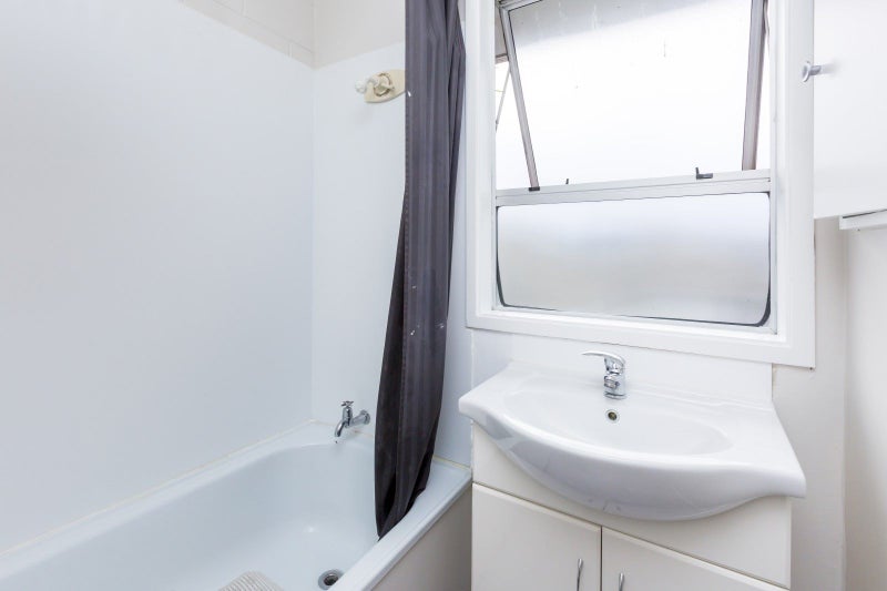 7/9 Camp Street, Silverstream, Upper Hutt - Carousel 15