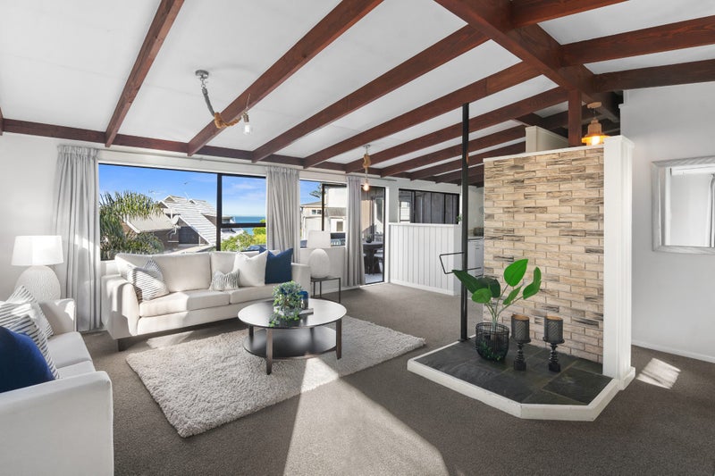 7A Ellangowan Road, Waiake, Auckland - Carousel 1