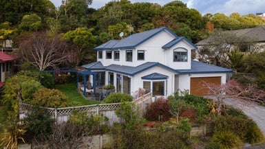 7 Myers Grove, Churton Park, Wellington - Carousel 1