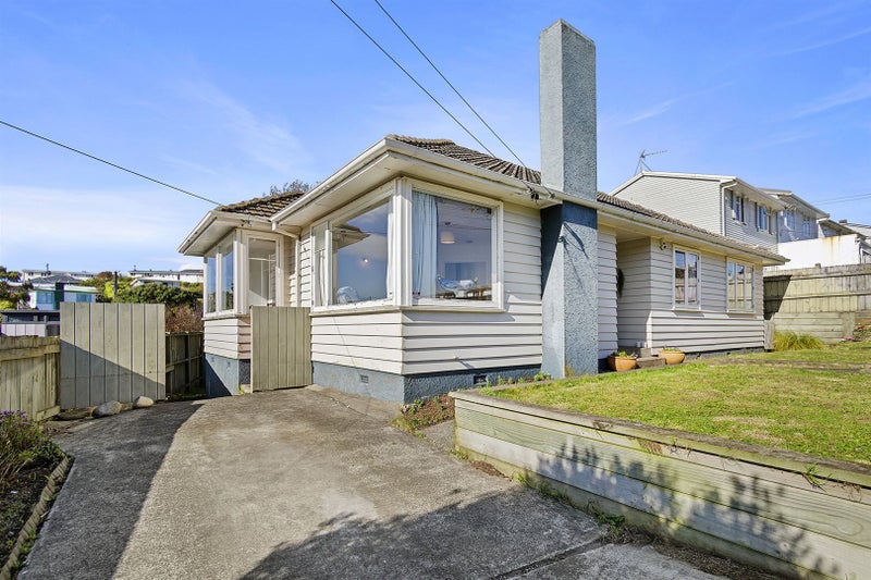 56 Bell Street, Tawa, Wellington - Carousel 1