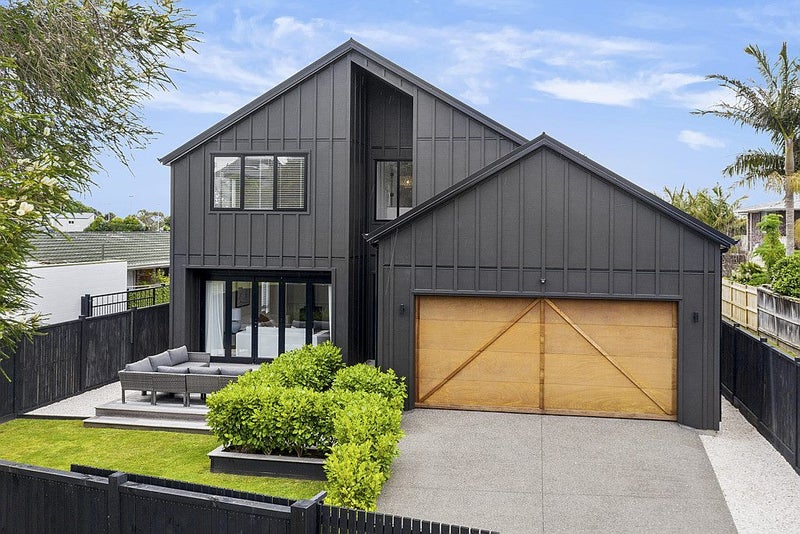 27 McCrystal Avenue, Bucklands Beach, Auckland - Carousel 1