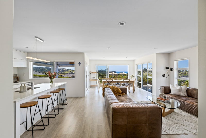 52 Beachwood Drive, Hatfields Beach, Orewa - Carousel 1