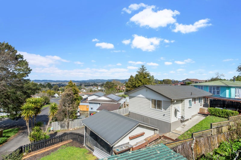 20 Sarajevo Place, Massey, Auckland - Carousel 2