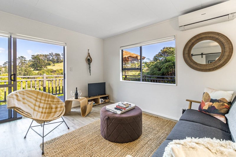 17 Bay Road, Ostend, Waiheke Island - Carousel 2