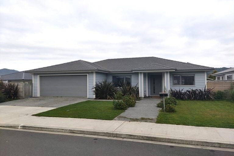 5 Henrietta Maxwell Grove, Wainuiomata, Lower Hutt - Carousel 1