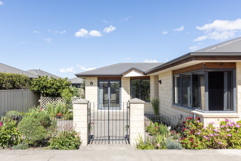 219B Frimley Oaks, Frimley, Hastings - Carousel 2