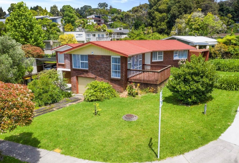 1/2 Gretel Place, Hillcrest, Auckland - Carousel 1