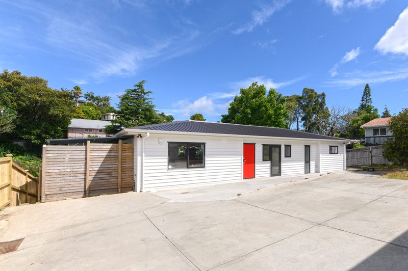 26A Scarlock Avenue, Browns Bay, Auckland - Carousel 1