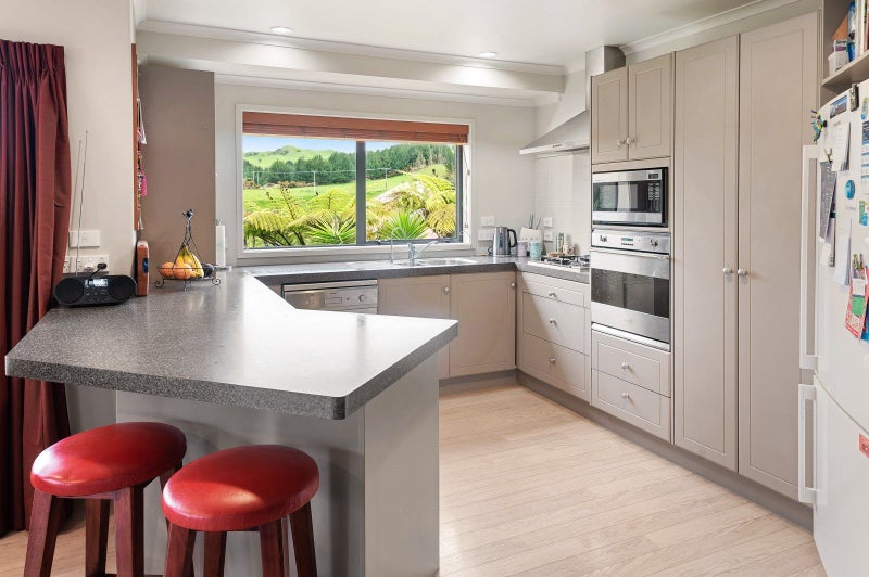 4 Florey Heights, Springfield, Rotorua - Carousel 2