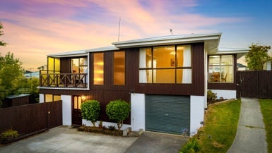 23 Dellwood Avenue, Henderson, Auckland - Carousel 1