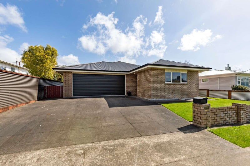 35 Hamlet Street, Stratford - Carousel 1