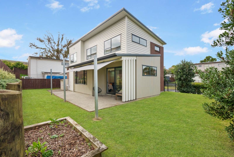 109 Castledine Crescent, Glen Innes, Auckland - Carousel 1