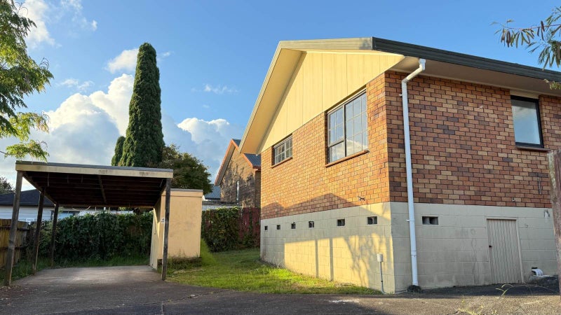 2/18 De Quincey Terrace, Highland Park, Auckland - Carousel 2