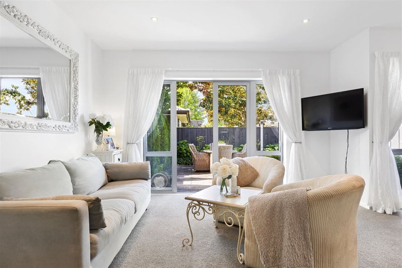 27 Henley Green, Northwood, Christchurch - Carousel 2