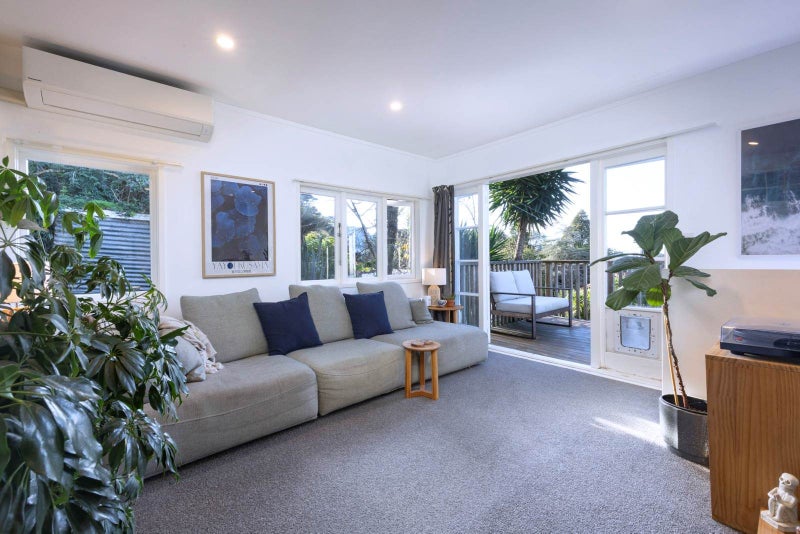 19 Kauri Point Road, Laingholm, Auckland - Carousel 2