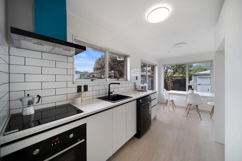 15 Penderford Place, Mangere East, Auckland - Carousel 2