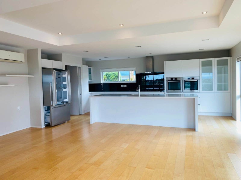 13 Commodore Parry Road, Castor Bay, Auckland - Carousel 2