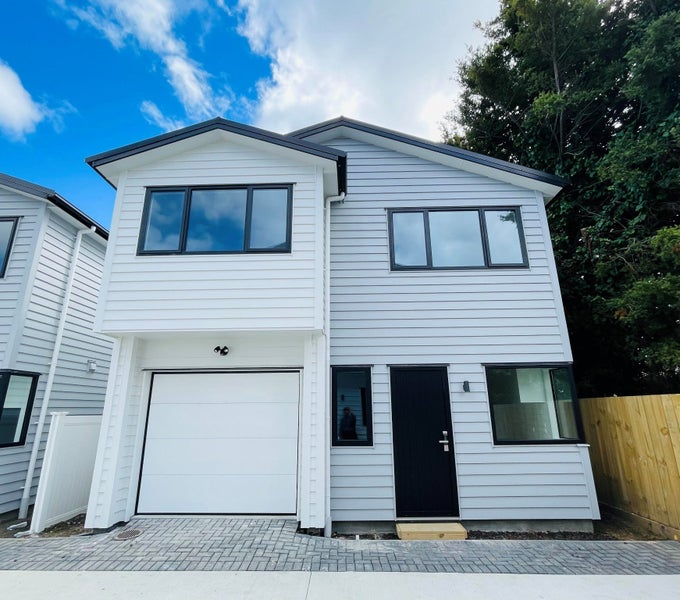 7/25 Swanson Road, Henderson, Auckland - Carousel 1