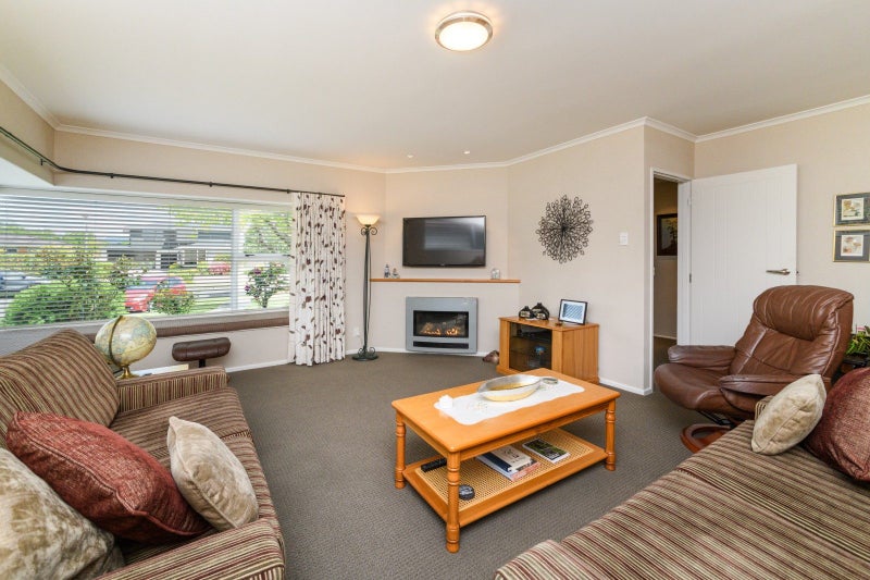 6 Mudgway Place, Awapuni, Palmerston North - Carousel 2