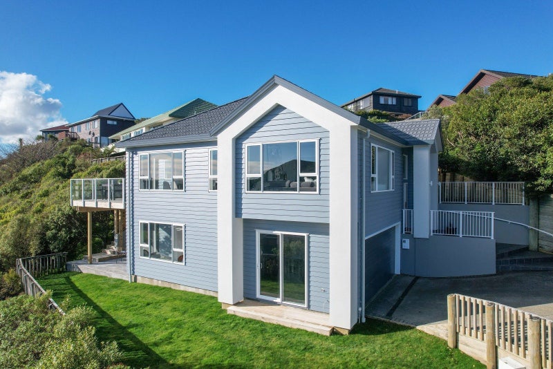 5 Landsdowne Terrace, Karori, Wellington - Carousel 1