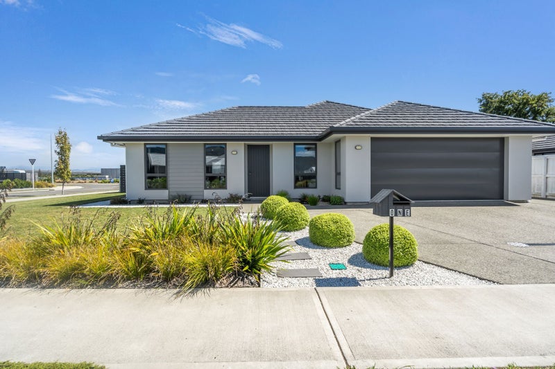 1 Carmine Crescent, Appleby, Richmond - Carousel 1