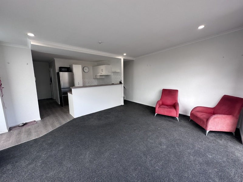 8D Charlenne Close, Ranui, Auckland - Carousel 2