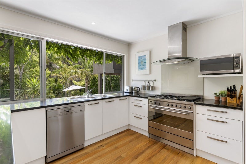 14 Aberdeen Road, Campbells Bay, Auckland - Carousel 2