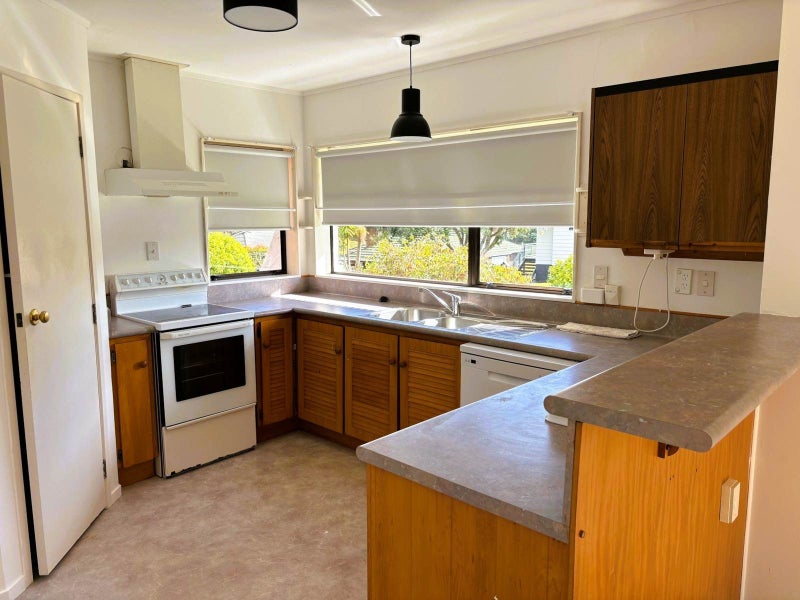 33 Galloway Crescent, Farm Cove, Auckland - Carousel 2