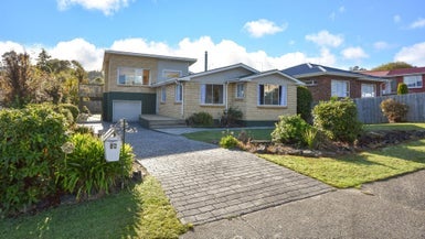 19 Kinmont Crescent, Kinmont Park, Mosgiel - Carousel 1