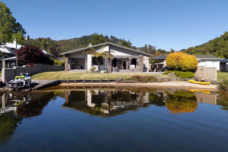 17 Steep Street, Lake Okareka, Rotorua - Carousel 1