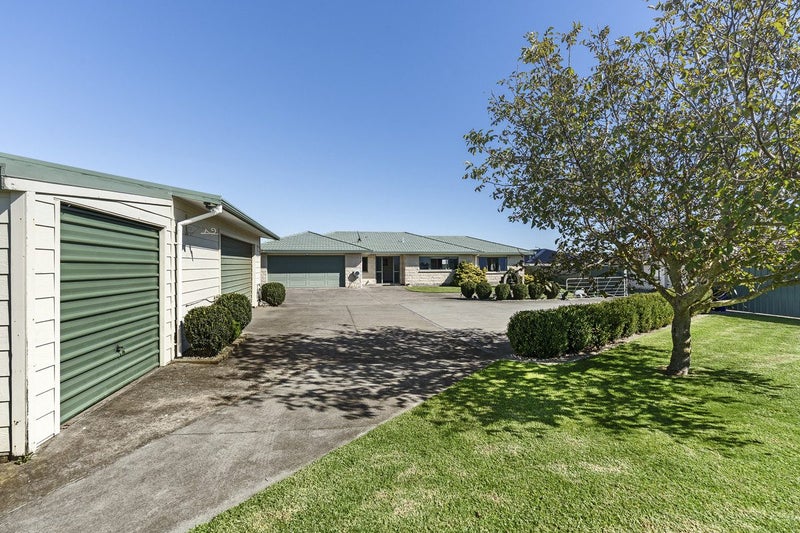 11 Desmond Place, Bell Block, New Plymouth - Carousel 1