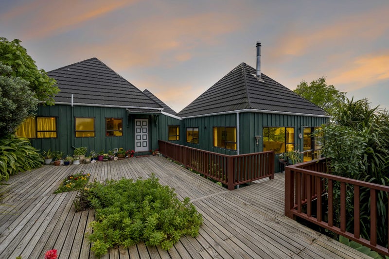 48 Pokapu Street, Titirangi, Auckland - Carousel 1