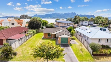 10 Bermuda Place, One Tree Point - Carousel 1