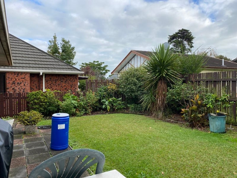 2/4 Tomintoul Place, Highland Park, Auckland - Carousel 2