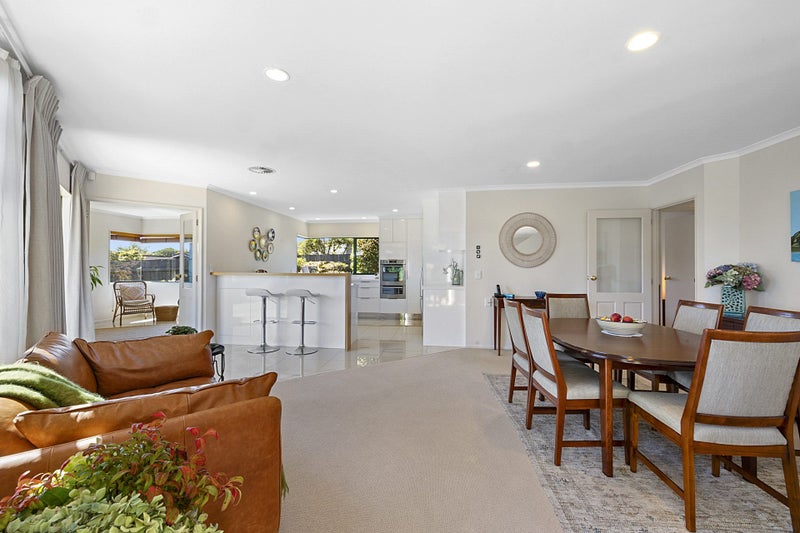 7B Rimu Street, Strandon, New Plymouth - Carousel 2