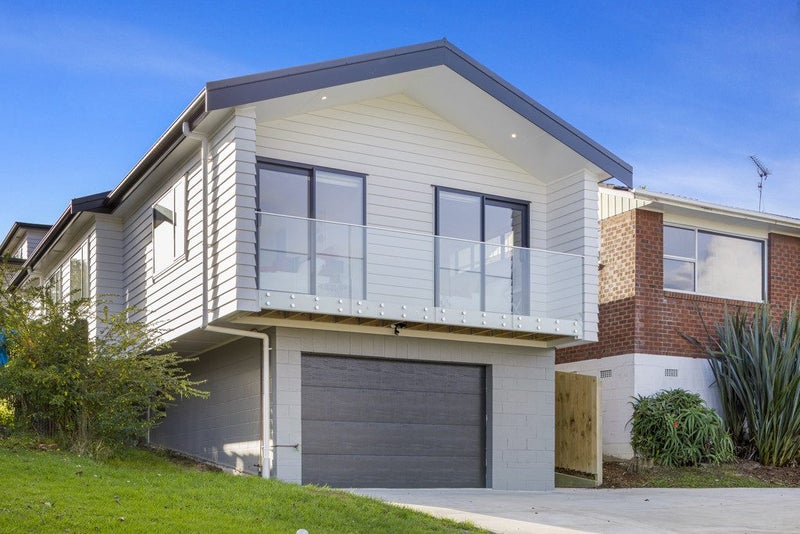 1B Mowbray Place, Sunnynook, Auckland - Carousel 1