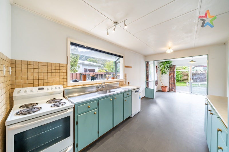 6 Kendal Grove, Wainuiomata, Lower Hutt - Carousel 2