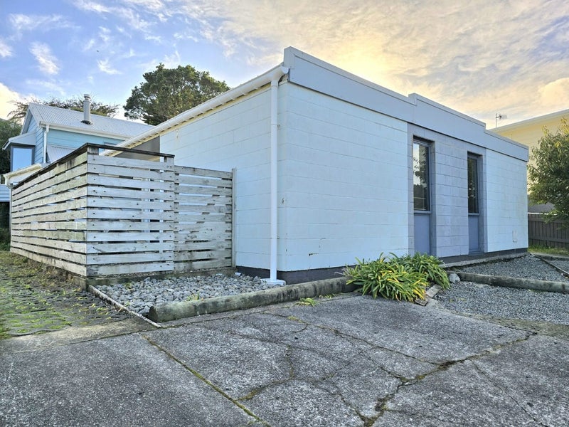 4 Acacia Avenue, Maungaraki, Lower Hutt - Carousel 1