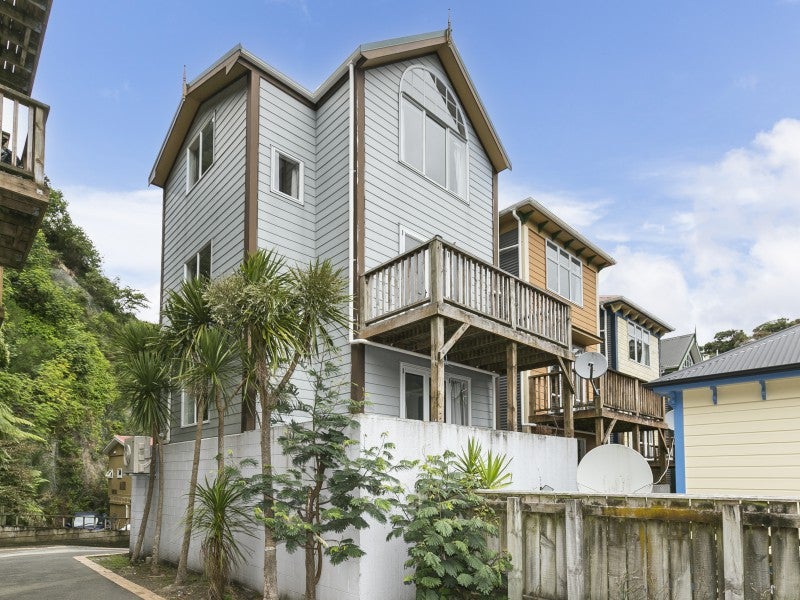 146F Aro Street, Aro Valley, Wellington - Carousel 1