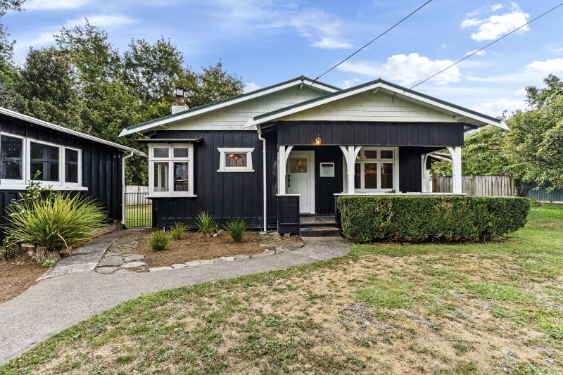 11 Woodleigh Street, Frankleigh Park, New Plymouth - Carousel 2