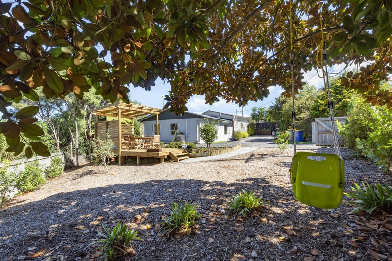 1/1 Burnham Road, Waitākere, Auckland - Carousel 1