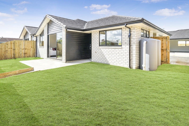 2/3 Bowen Place, St Andrews, Hamilton - Carousel 1