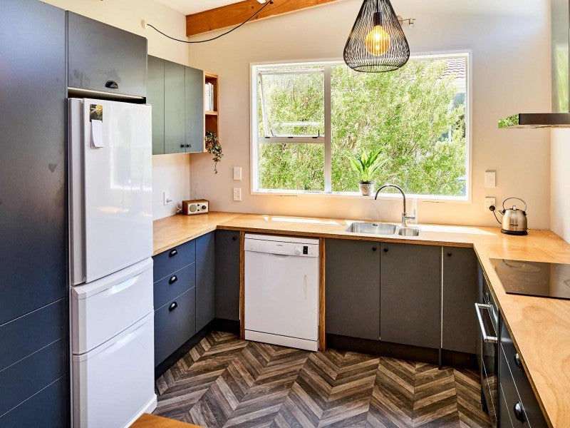 112 Conclusion Street, Ascot Park, Porirua - Carousel 2