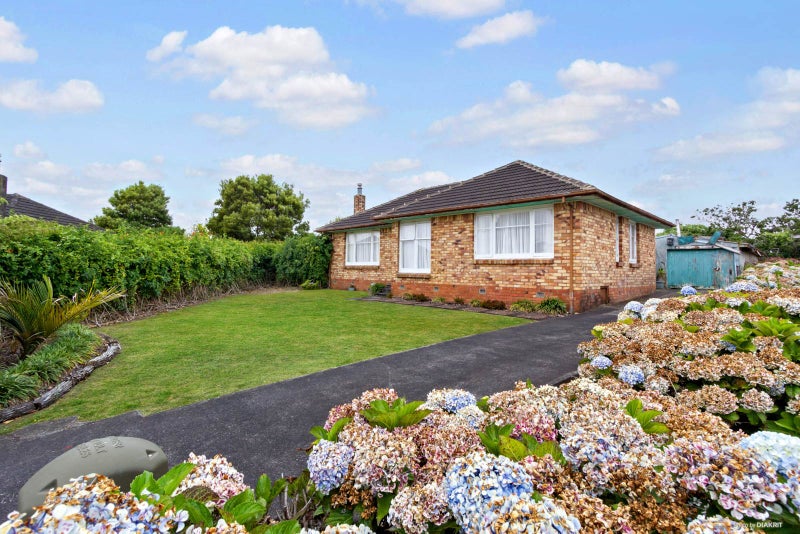12B Shamrock Lane, Te Atatu Peninsula, Auckland - Carousel 1