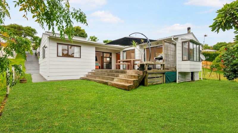 2/12 Moera Place, Stanmore Bay, Whangaparāoa - Carousel 1